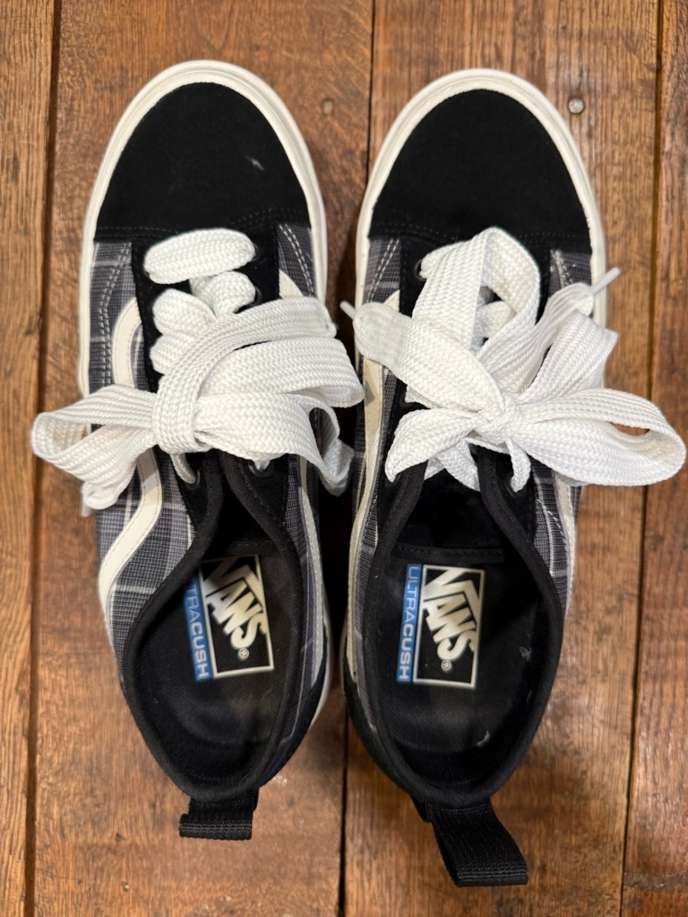 Vans Black & White Plaid Old Skool Sneakers (unisex 8.5 Men’s 10 Women’s)